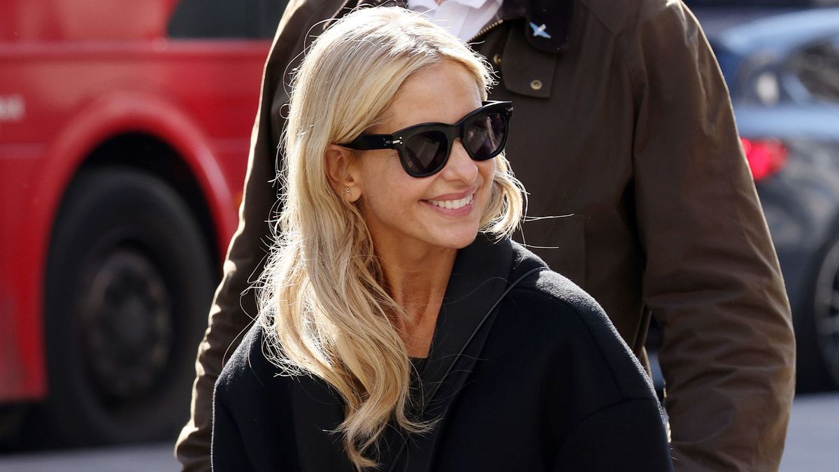 Forget Trending Trainers—This Timeless Style Looks Chic With Every Type of Jeans