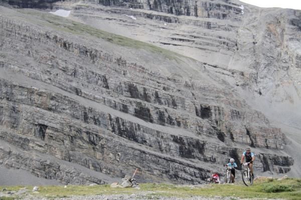 Open Mixed leaders Cannon Shockley (f) and Gretchen Reeves are dwarfed by the scenery.