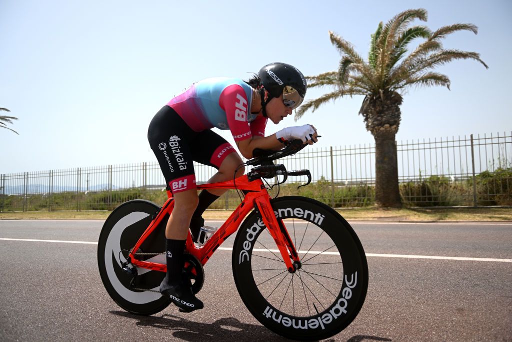 CAGLIARI ITALY JUNE 30 Eukene Larrarte Arteaga of Spain and Team Bizkaia Durango sprints during the 33rd Giro dItalia Donne 2022 Stage 1 a 47km individual time trial stage from Cagliari to Cagliari ITT GiroDonne UCIWWT on June 30 2022 in Cagliari Italy Photo by Dario BelingheriGetty Images