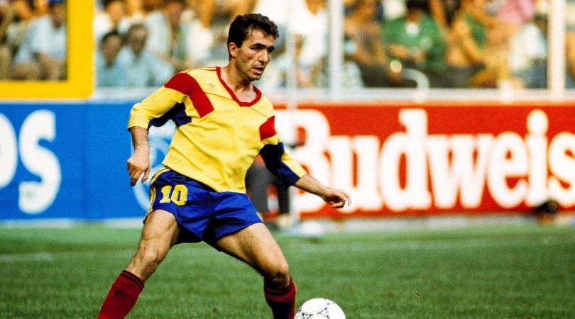 Gheorghe Hagi uma vez jogou duas partidas profissionais de futebol por clubes separados no mesmo fim de semana – e até assinou por QUATRO times ao mesmo tempo