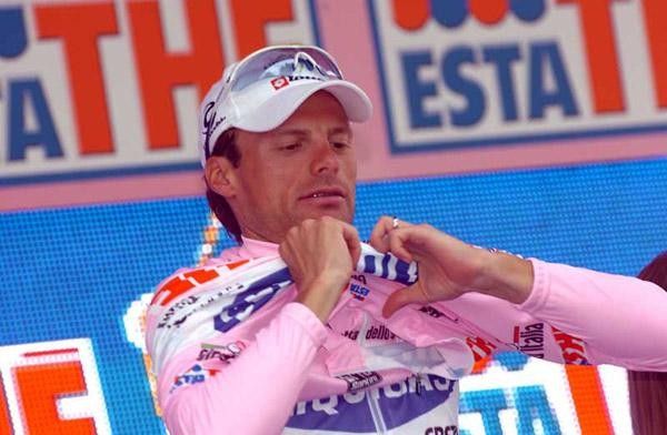 Danilo Di Luca is getting familiar with the maglia rosa routine