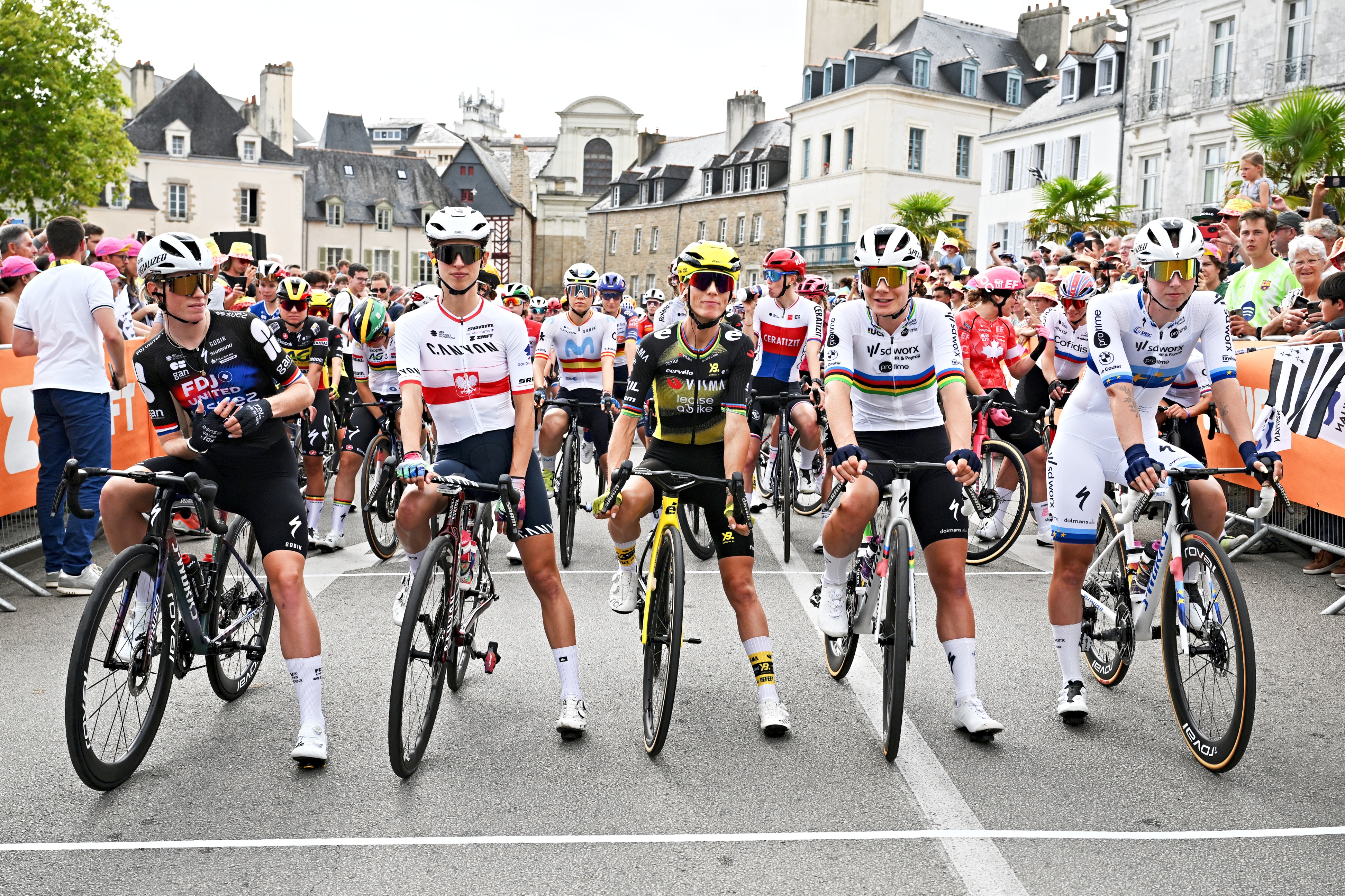 Demi Vollering, Kasia Niewiadoma, Pauline Ferrand-Prevot, Lotte Kopecky and Lorena Wiebes line up at the Tour de France Femmes 2025
