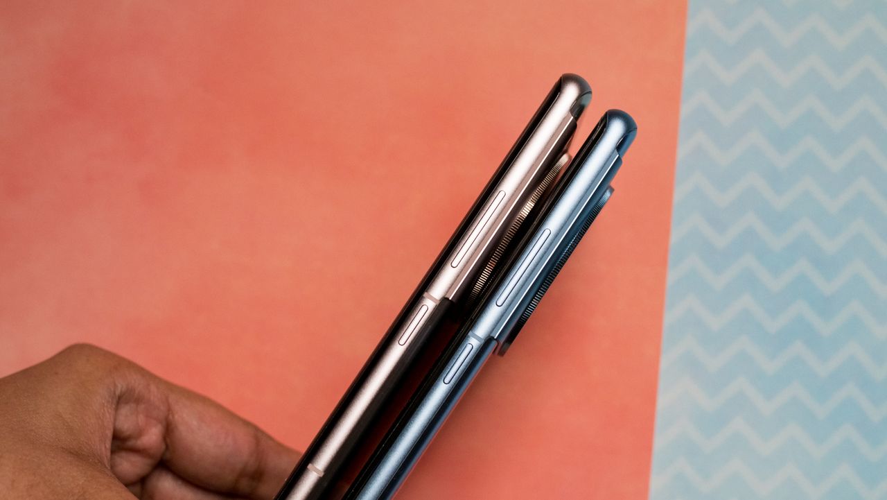 OnePlus 12R Sunset Dune next to Cool Blue model