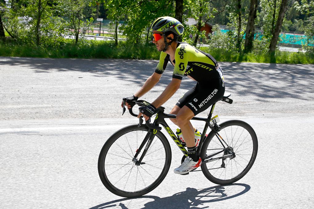 Adam Yates before abandoning Dauphine on stage 8