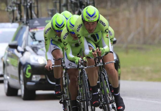 Ivan Basso leads Cannondale out of a corner.