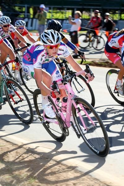 Cornering in the bunch, Letitia Custance (SASI).