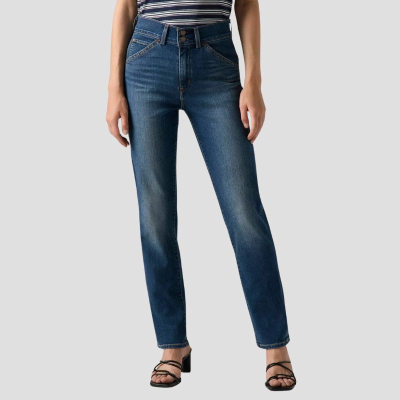 Levi&#039;s Women&#039;s Tailored 724 Straight Jeans on model 