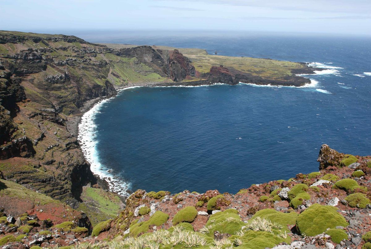 McNish Bay on the south coast of Prince Edward Island, typifies much of the steep, rugged nature of the islands&#039; coasts.