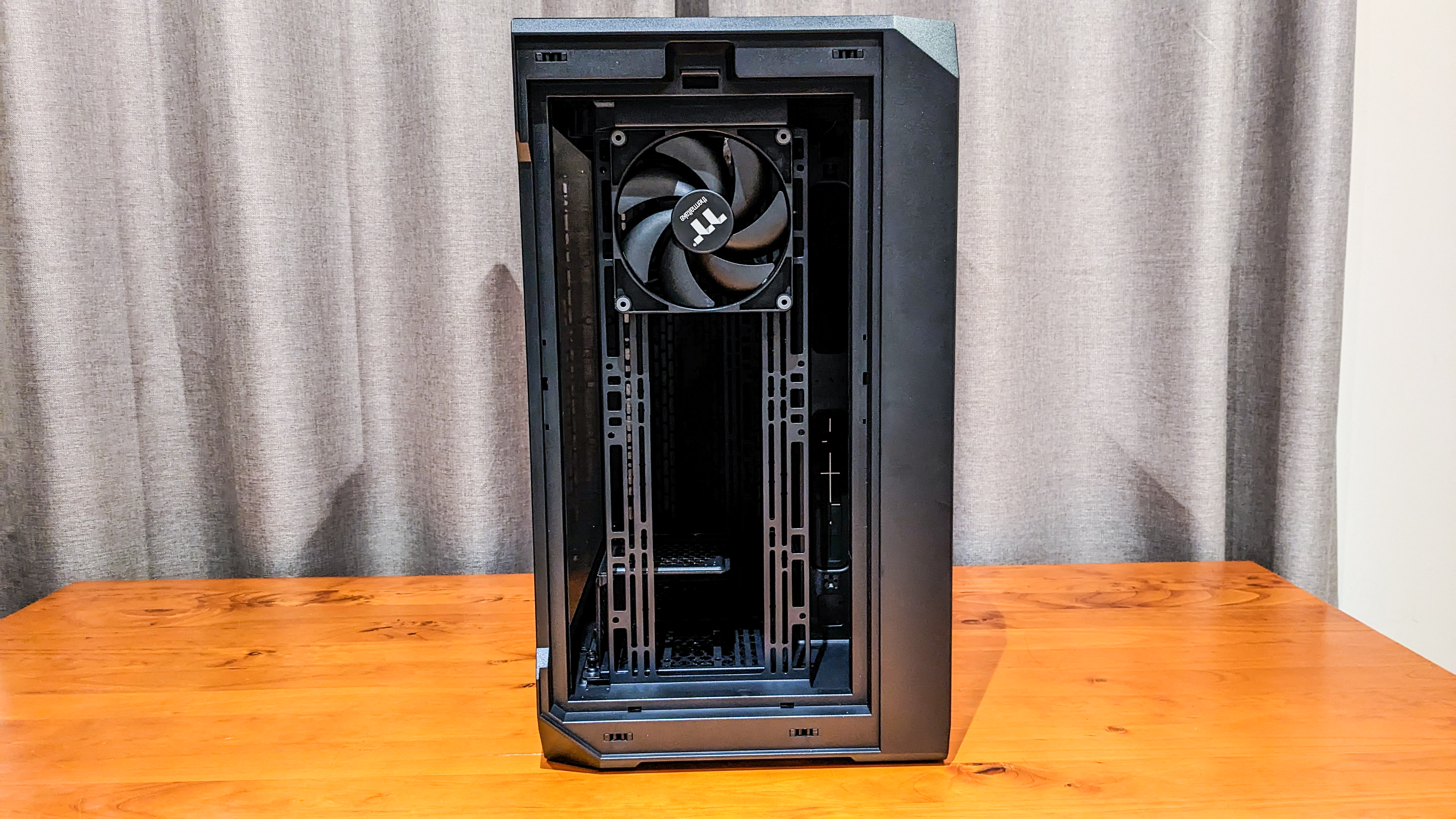 Thermaltake CTE C750 front view with panel removed