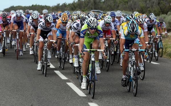 The bunch rolls along on stage 5.