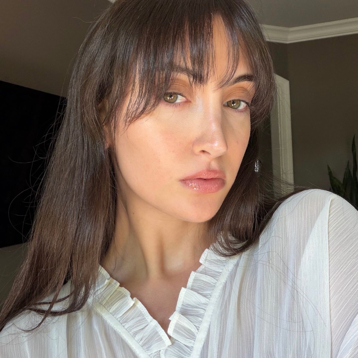 image of WWW associate beauty editor Alyssa Brascia with clear skin