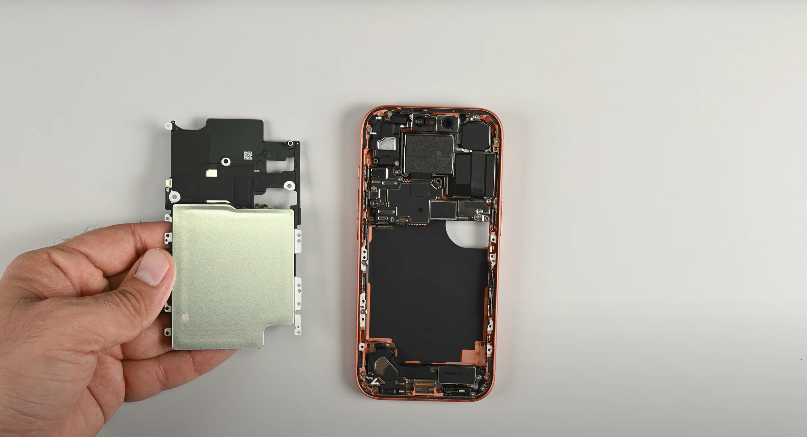 ifixit teardown and scratchgate images of iphone 17 pro
