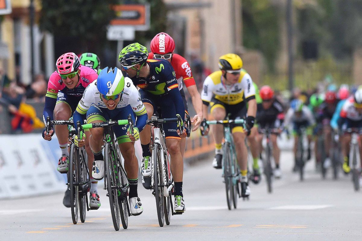 Caleb Ewan (Orica-GreenEdge) leads the peloton home