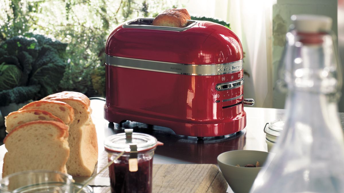 målbar Dårligt humør Grundig KitchenAid Artisan toaster review: hulking mega-toaster deserves a toast |  T3