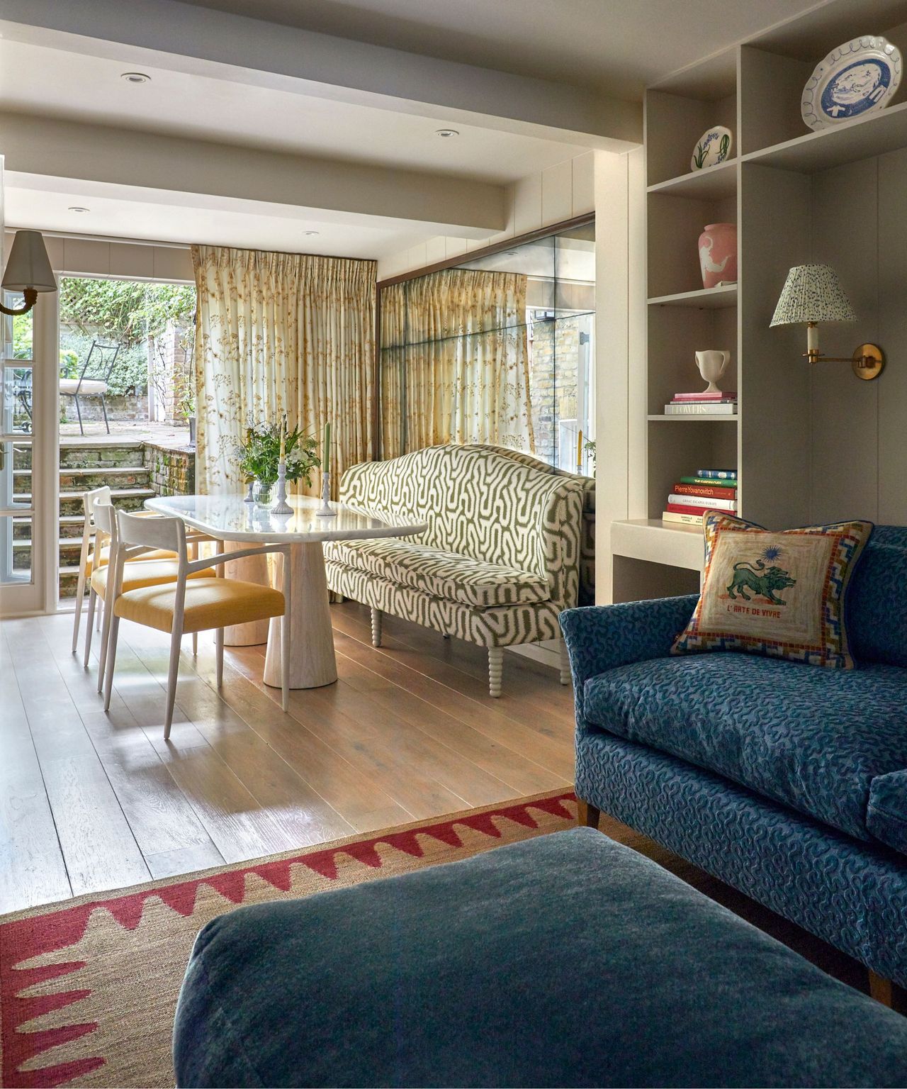 Colors That Go With A Navy Couch | Homes and Gardens