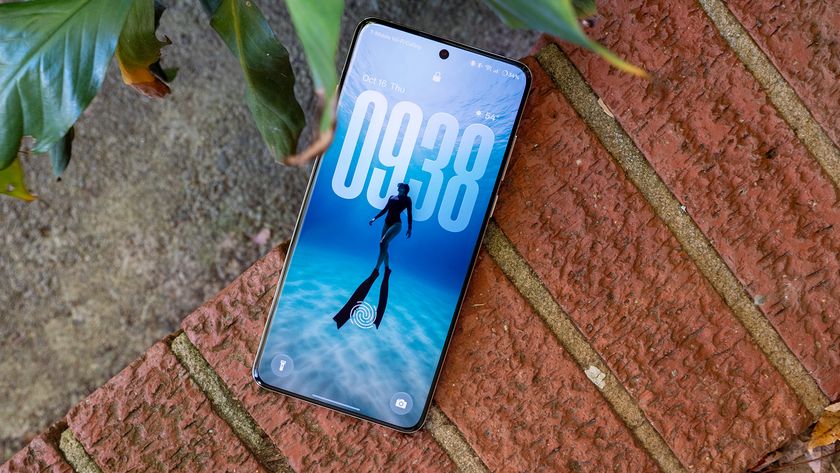 A new Flux Themes 2.0 lockscreen preset in OxygenOS 16 on a OnePlus 13