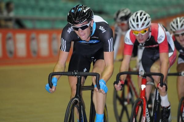 Ian Stannard (Team Sky) tries to regain contact with the leaders.