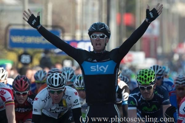 Greg Henderson (Sky) wins his first race of the 2011 season in stage 2 of Paris-Nice.