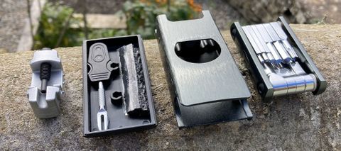 Details of whats included in the Crankbrothers F16 multi-tool