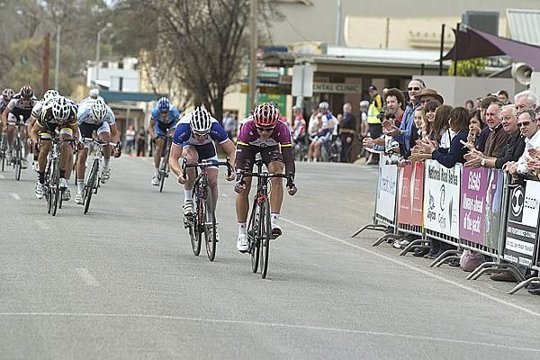 Jonathan Cantwell (Fly V Australia) brings home the peloton but lost his tour lead to Tanner.
