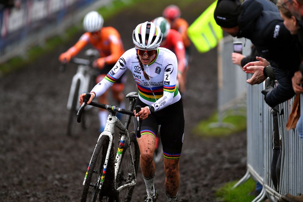 COL DU VAM DRENTHE NETHERLANDS NOVEMBER 06 Lucinda Brand of Netherlands competes during the 19th UEC European Cyclocross Championships 2021 Womens Elite EuroCross21 UECcycling on November 06 2021 in Col du Vam Drenthe Netherlands Photo by Luc ClaessenGetty Images