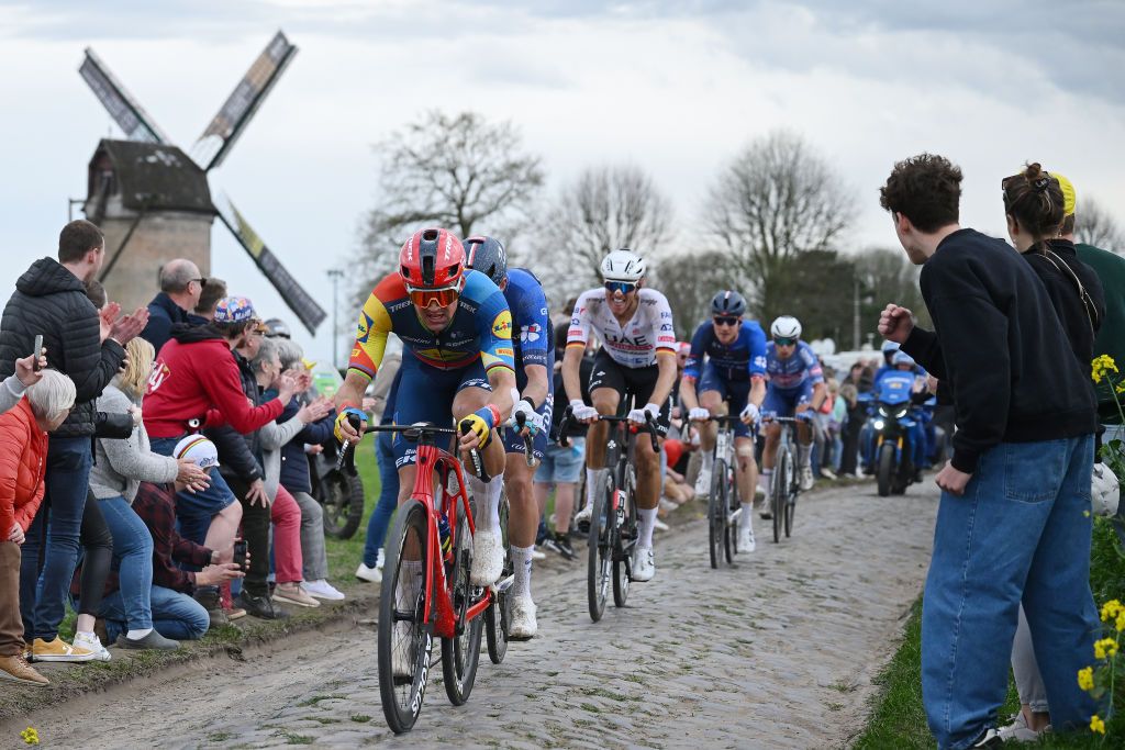 ROUBAIX FRANCE APRIL 07 Mads Pedersen of Denmark and Team Lidl Trek competes in the chase group passing through the Templeuve MoulindeVertain cobblestones sector while fans cheer during the 121st ParisRoubaix 2024 a 2597km one day race from Compiegne to Roubaix UCIWT on April 07 2024 in Roubaix France Photo by Dario BelingheriGetty Images