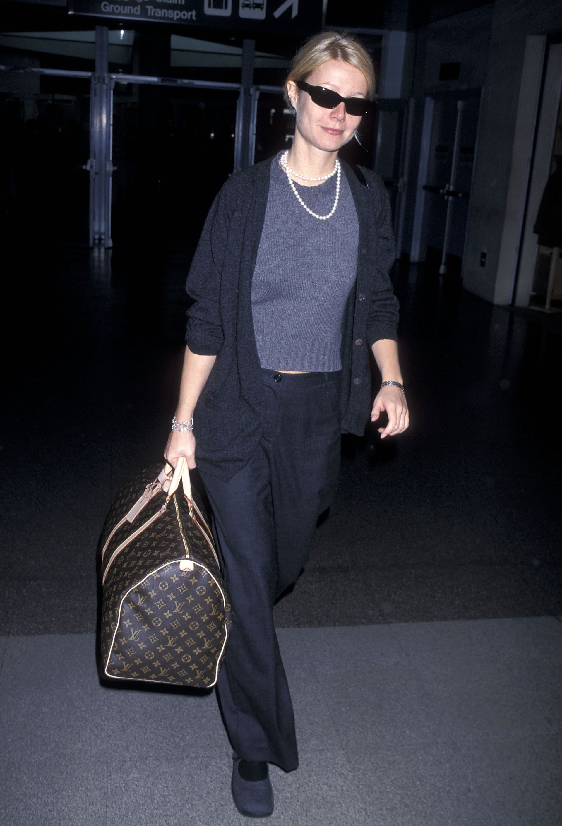 An image of Gwyneth Paltrow wearing an iconic airport outfit while travelling in 1998.
