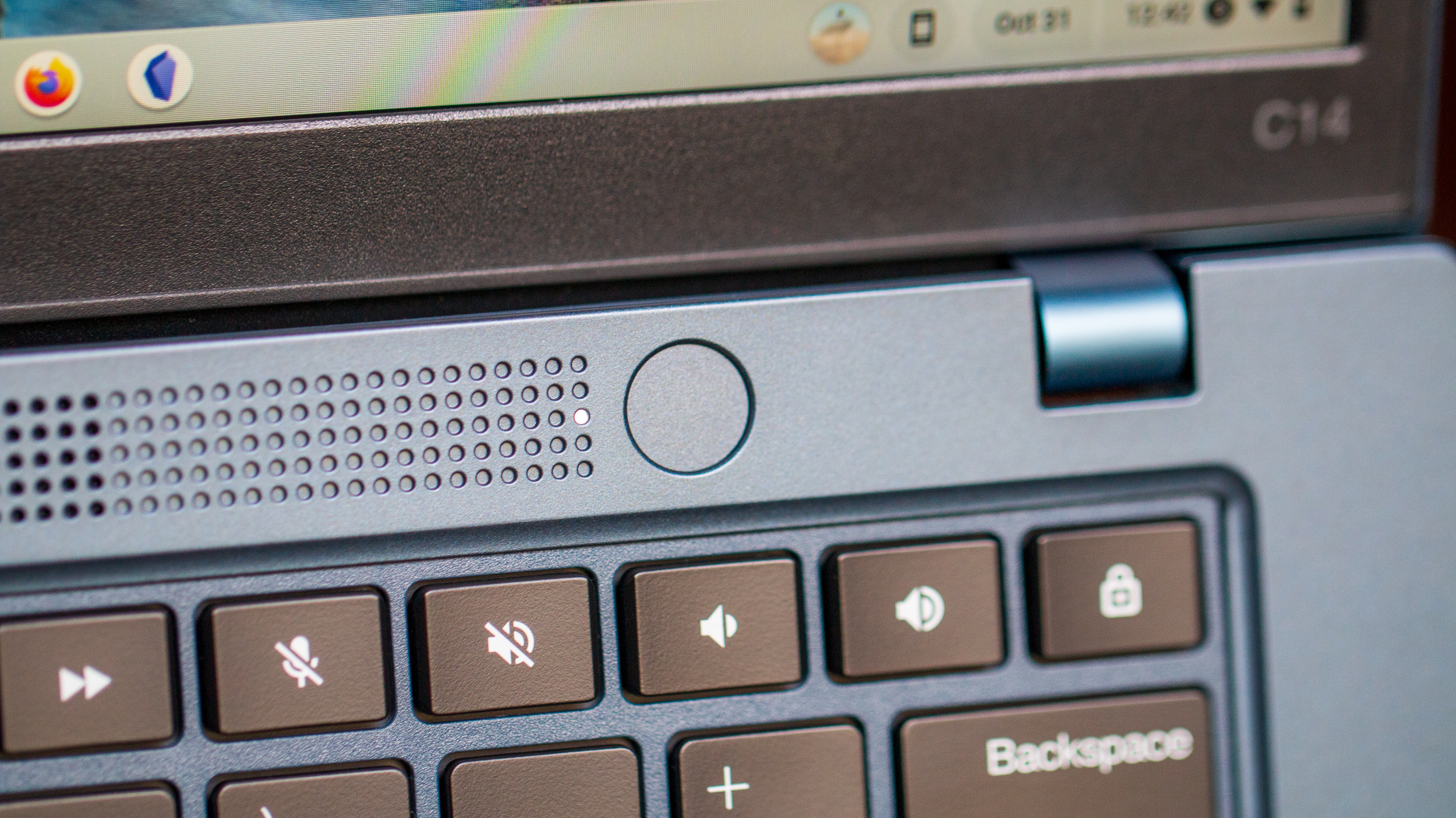 Gros plan sur le bouton d'alimentation et les touches de fonction du Lenovo ThinkPad C14 Chromebook Enterprise