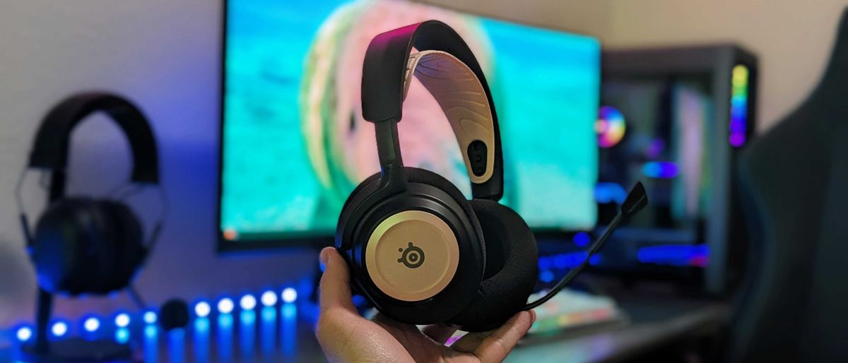 Image of the SteelSeries Arctis Nova 7X.