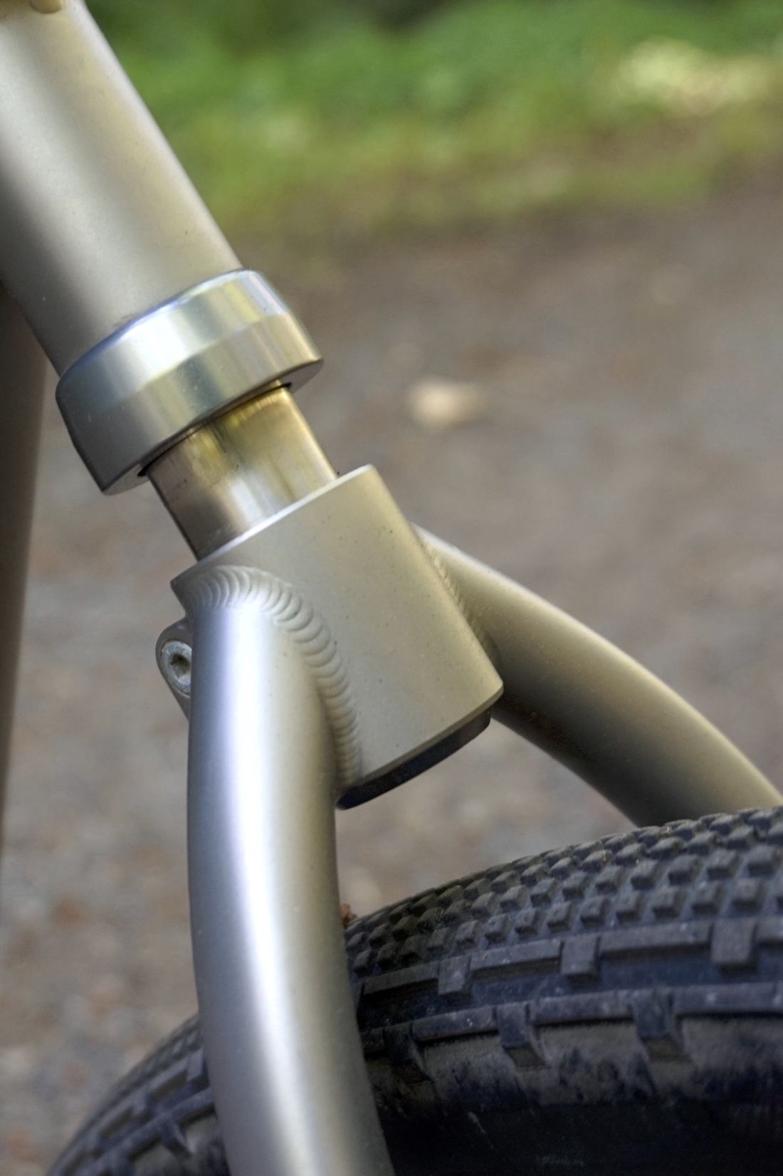 Moots Routt YBB< rear-suspension gravel bike