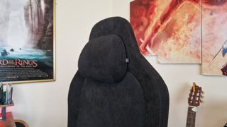 Fractal Refine's head cushion and backrest