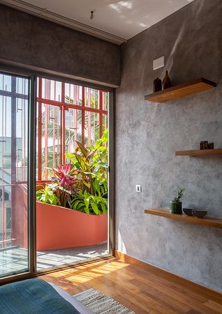 House on 46 by Kumar La Noce showing minimalist interior