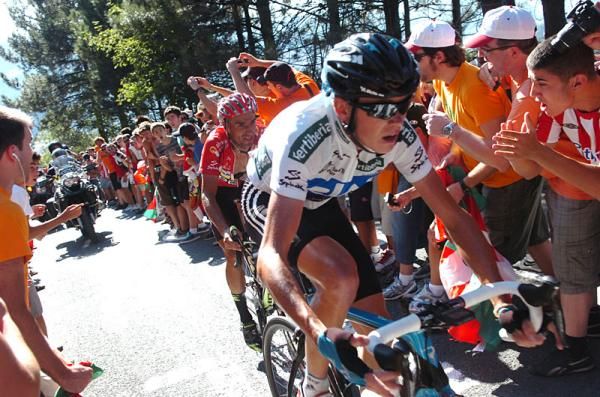 Chris Froome (Sky) leads Juan Jose Cobo Acebo (Geox-TMC)