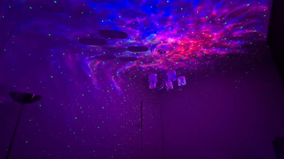 Pikoy Galaxy Light Projector during review