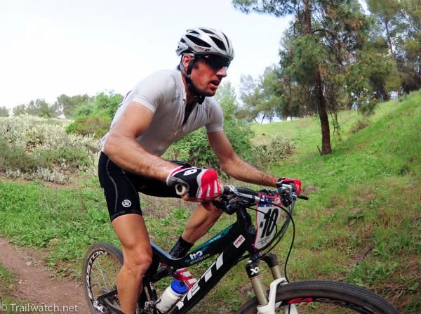 Sid Taberlay (Kenda-H2O Overdrive) alone on the front of the race