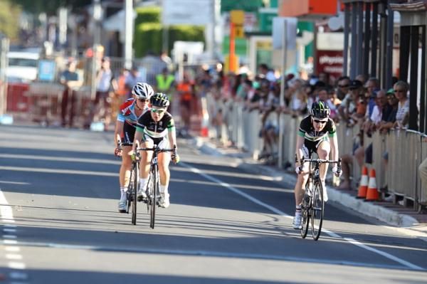 Judith Arndt (GreenEDGE-AIS) continued when she caught Spratt and Elvyn.