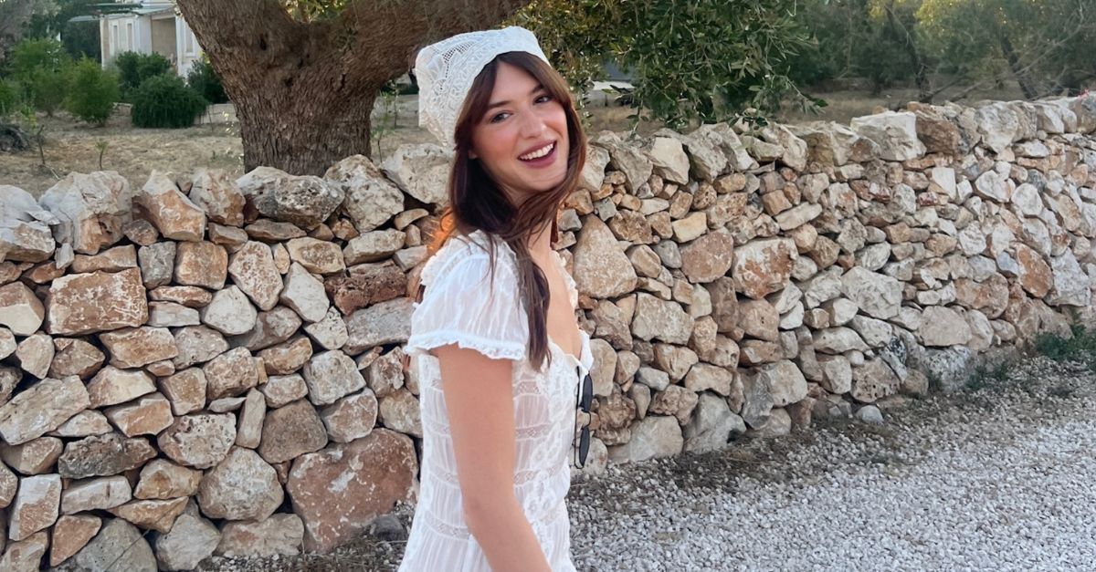 Fashion People in Their 20s and 50s Agree on This Summer Outfit Fashion People in Their 20s and 50s Agree on This Summer Outfit