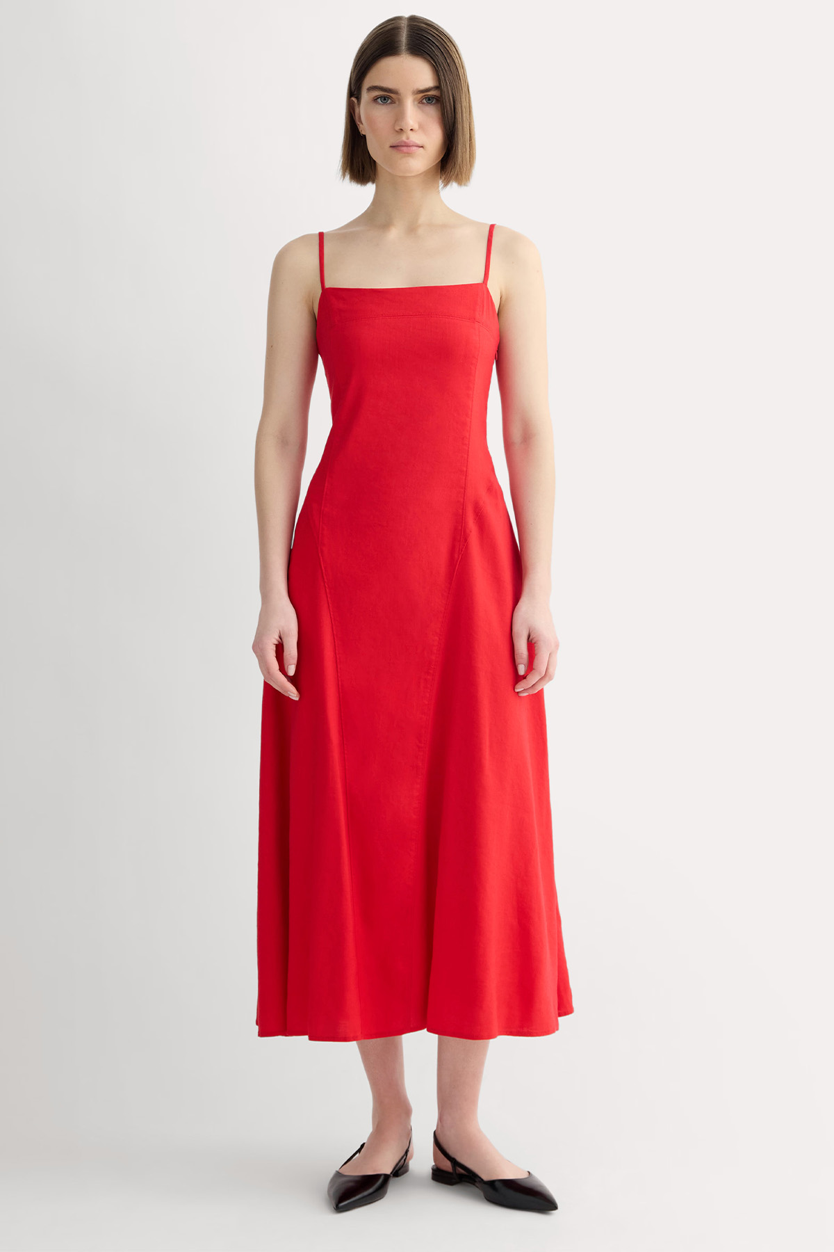 The Seamed Dress in Stretch Linen