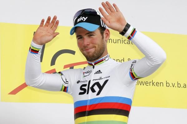 Cavendish waves to the crowd