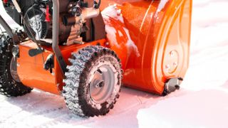 Snow blower with wheels