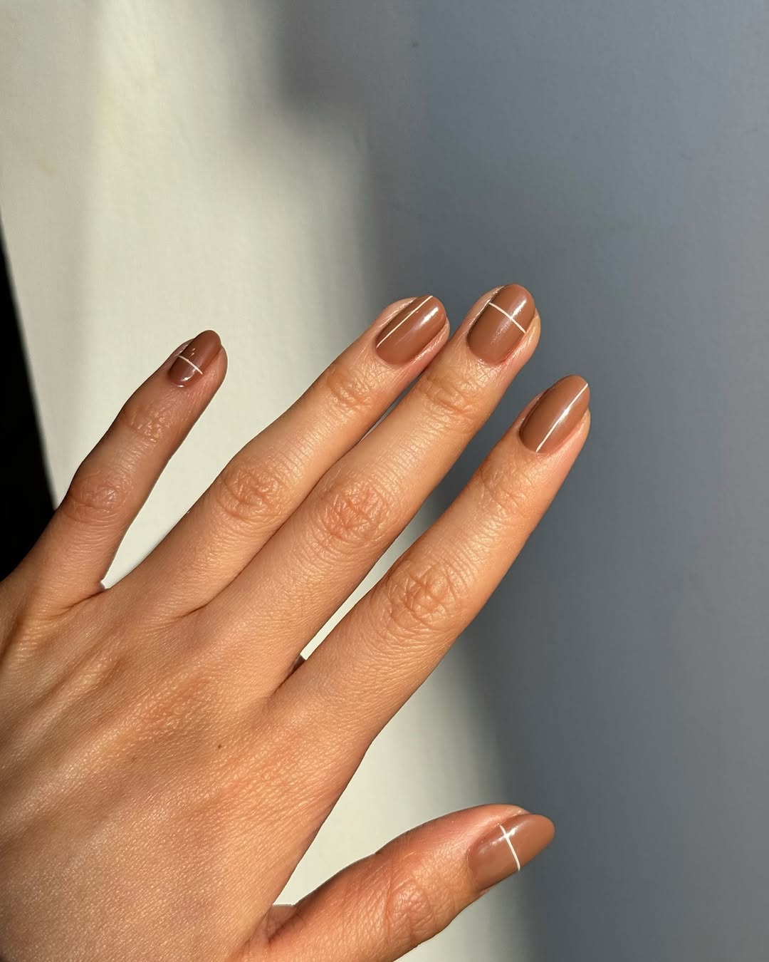 A minimalist fall manicure by Queenie Nguyen