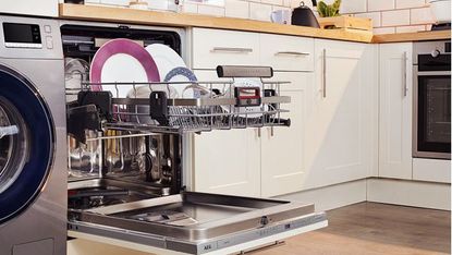 AEG Comfortlift FSS62800P dishwasher 