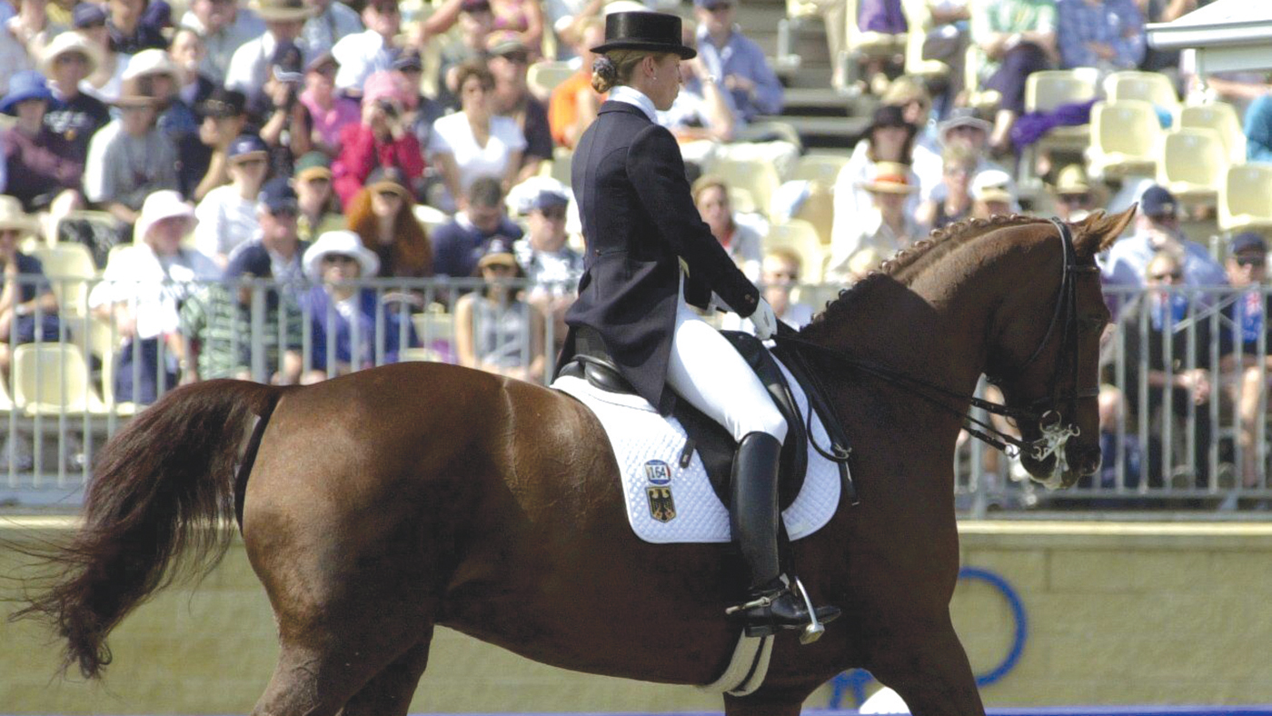 HOR07 - 20000929 - SYDNEY, AUSTRALIA : German Isabell Werth and 'Gigolo' take part in the Olympic equestrian individual dressage grand prix 29 September 2000 in Horsely Park near Sydney. |