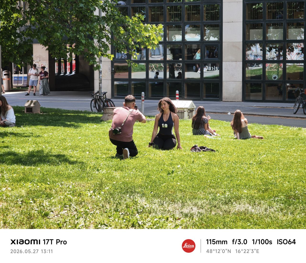 A man photographs a model in Vienna