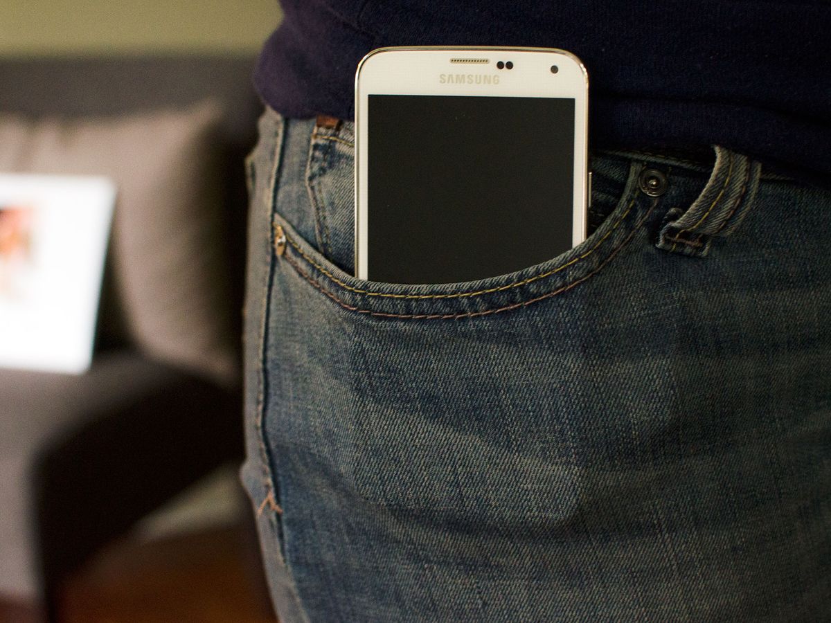 Samsung Galaxy S5 front pocket view