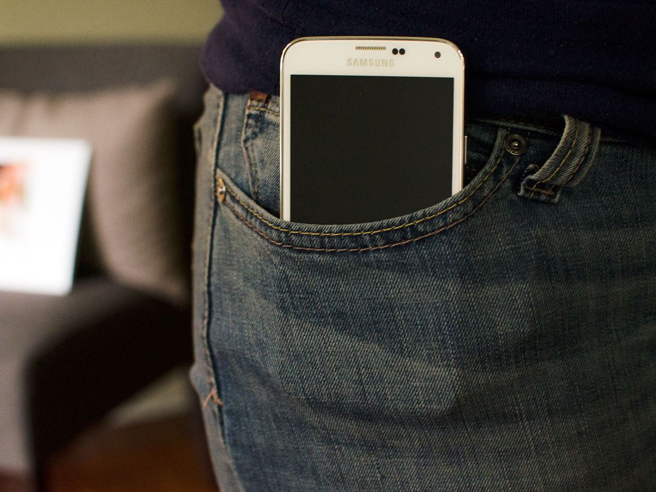 Samsung Galaxy S5 front pocket view
