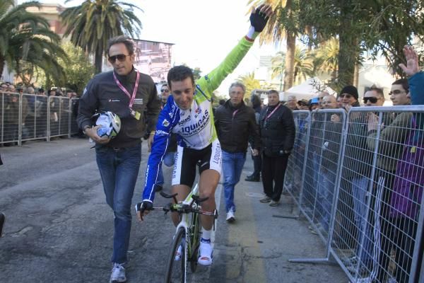 Vincenzo Nibali (Liquigas-Cannondale) salutes the crowds after learning that he has won the 2012 Tirreno-Adriatico.