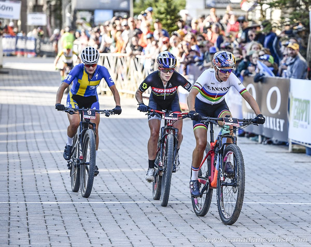 Pauline Ferrand Prevot (Canyon Factory Team) leads the front group