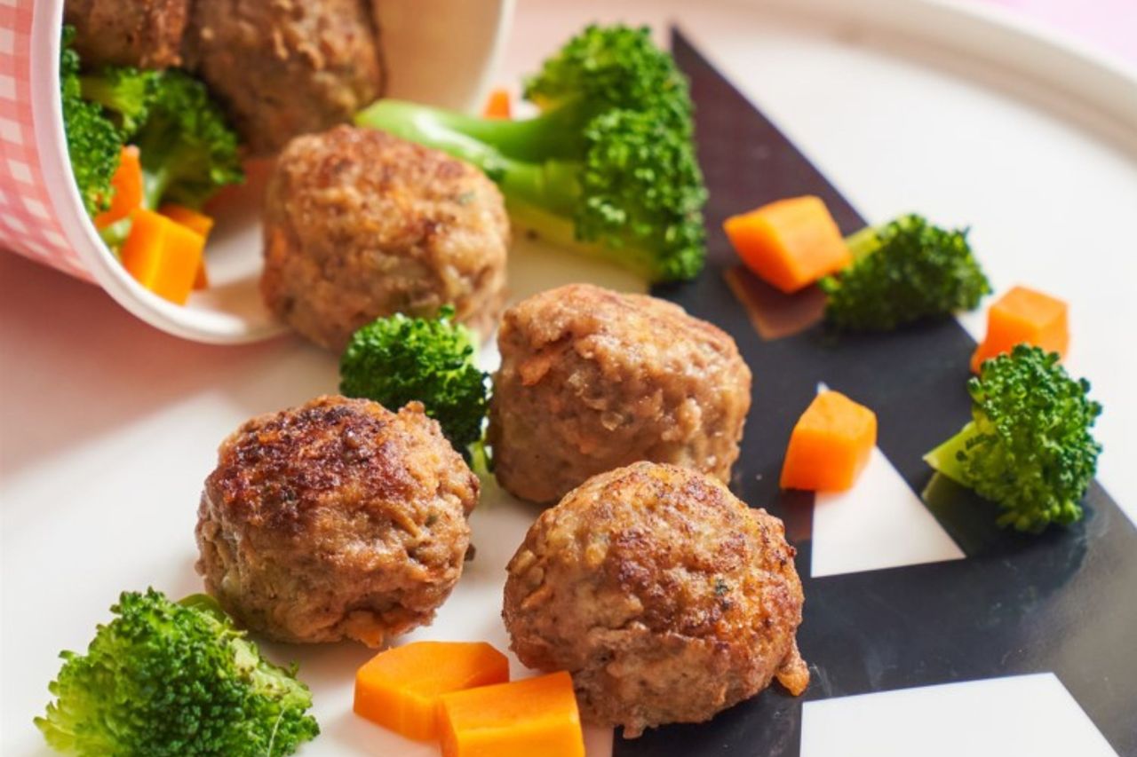 Annabel Karmel&#039;s mini beef meatballs with carrot and apple