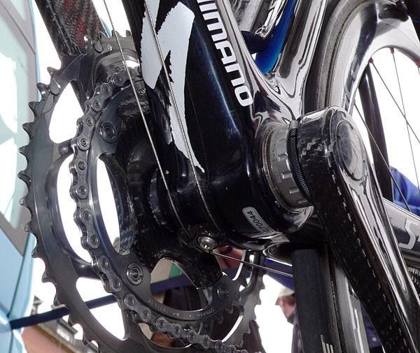 The backside of the crankset is smoothly contoured as well.